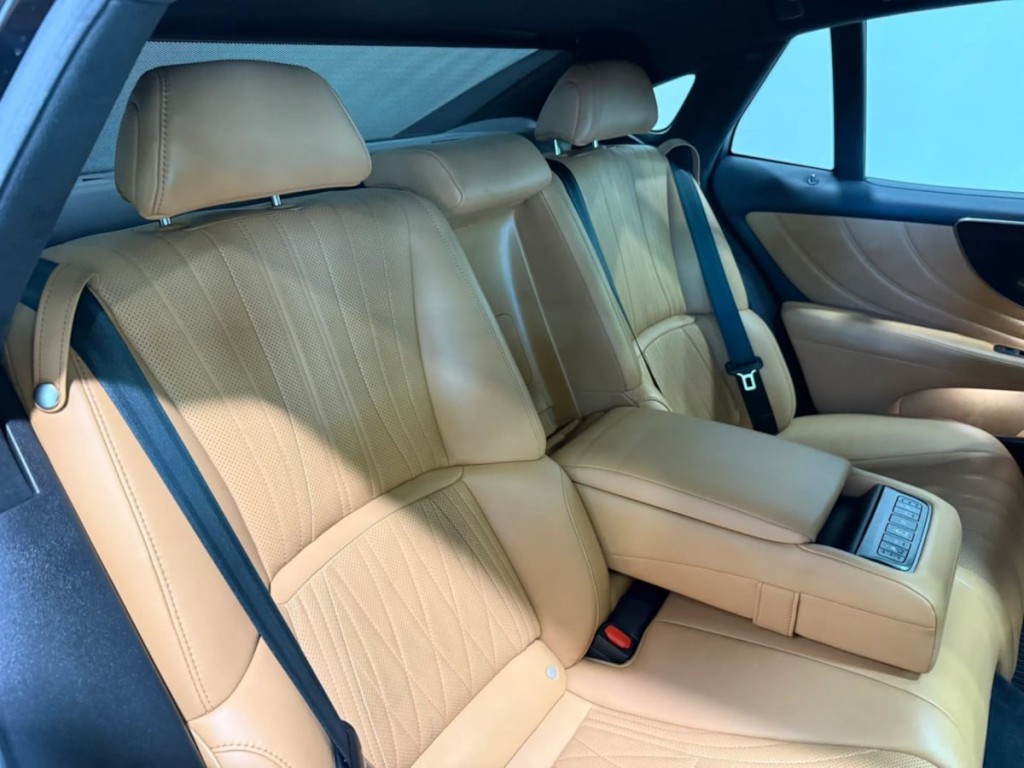 2021 Lexus LS Image 34