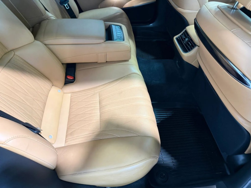 2021 Lexus LS Image 35