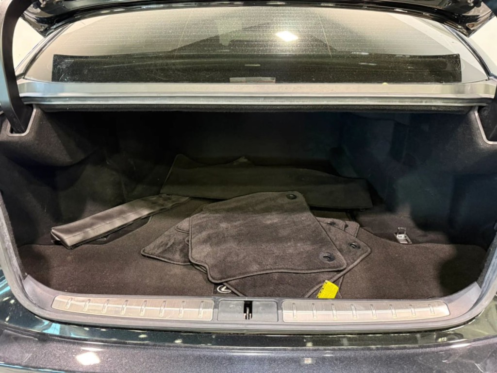 2021 Lexus LS Image 36