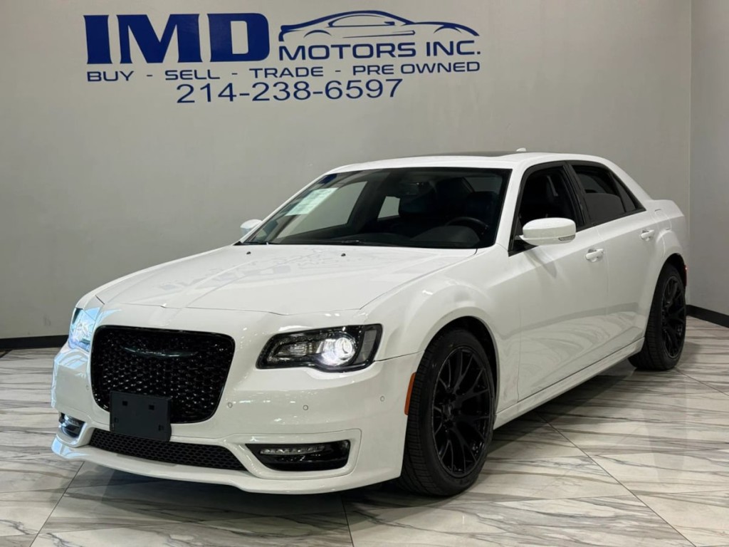 2023 Chrysler 300 Image 1