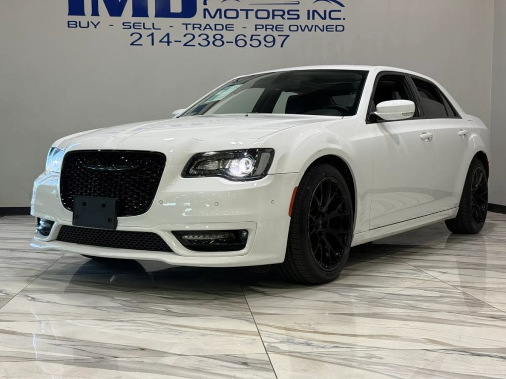 2023 Chrysler 300 Image 2