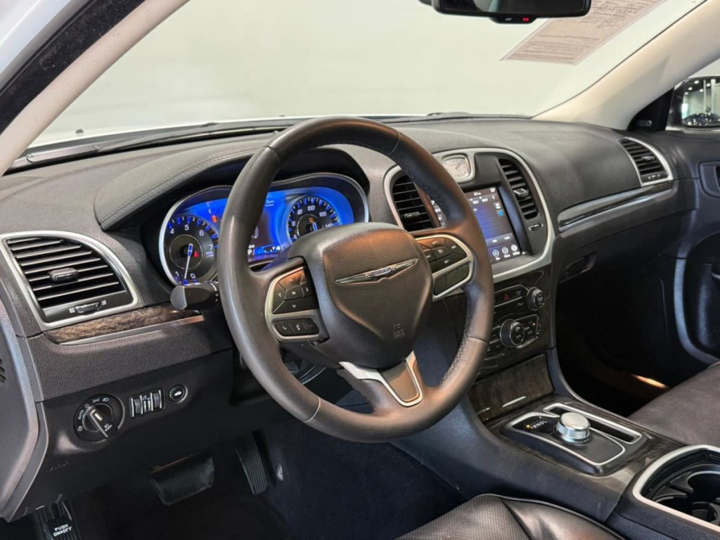 2023 Chrysler 300 Image 14