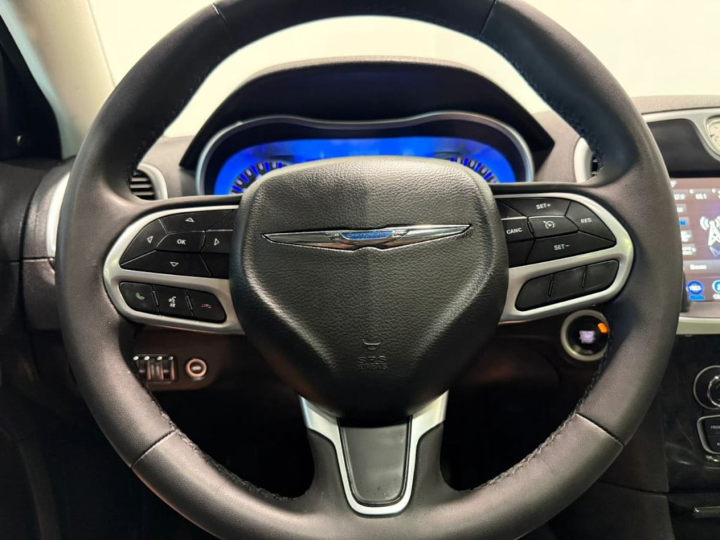 2023 Chrysler 300 Image 15