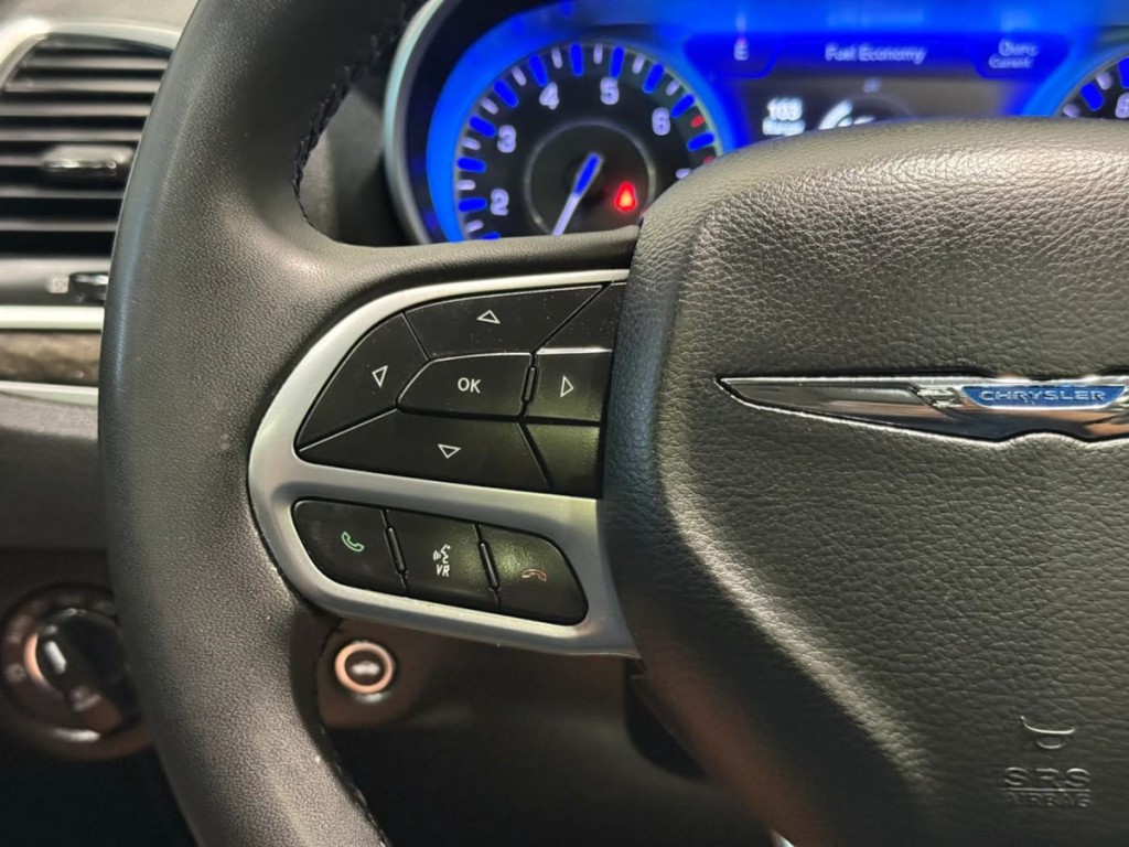 2023 Chrysler 300 Image 16