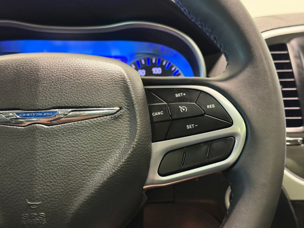 2023 Chrysler 300 Image 17