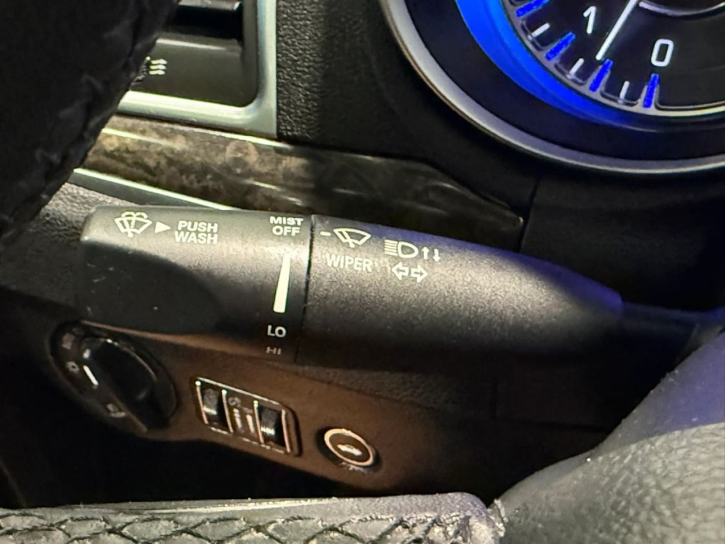 2023 Chrysler 300 Image 18