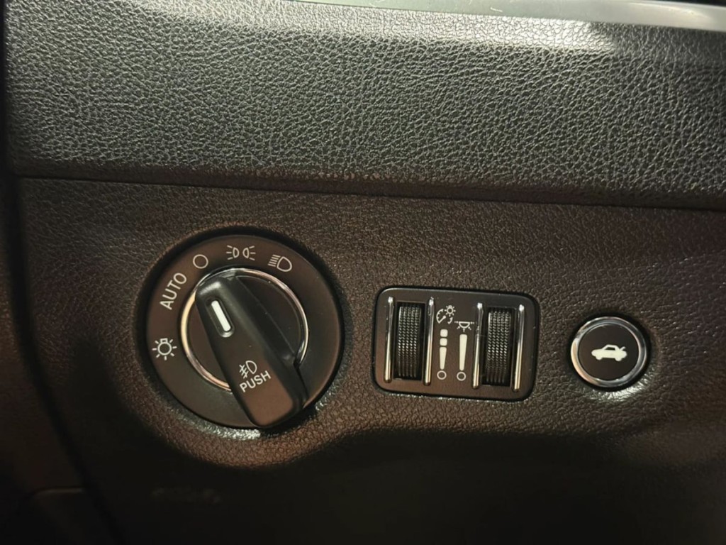 2023 Chrysler 300 Image 24
