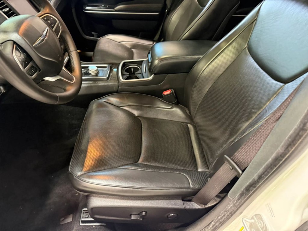 2023 Chrysler 300 Image 26