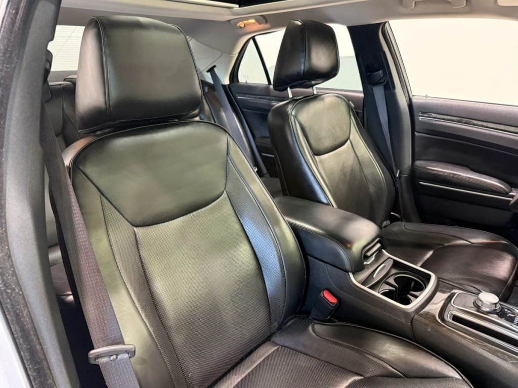 2023 Chrysler 300 Image 29