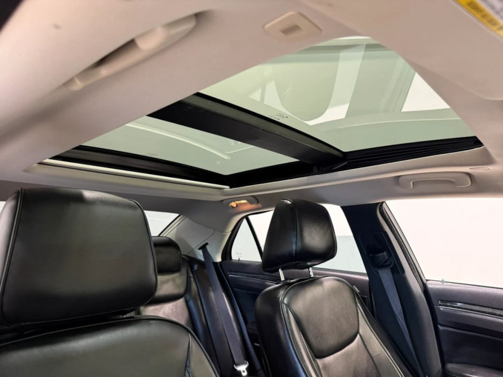 2023 Chrysler 300 Image 31