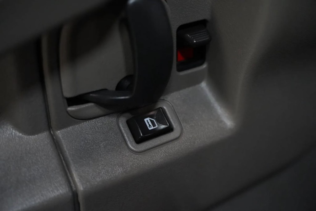 2020 Chevrolet Express Image 7