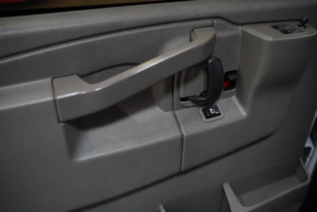 2020 Chevrolet Express Image 8