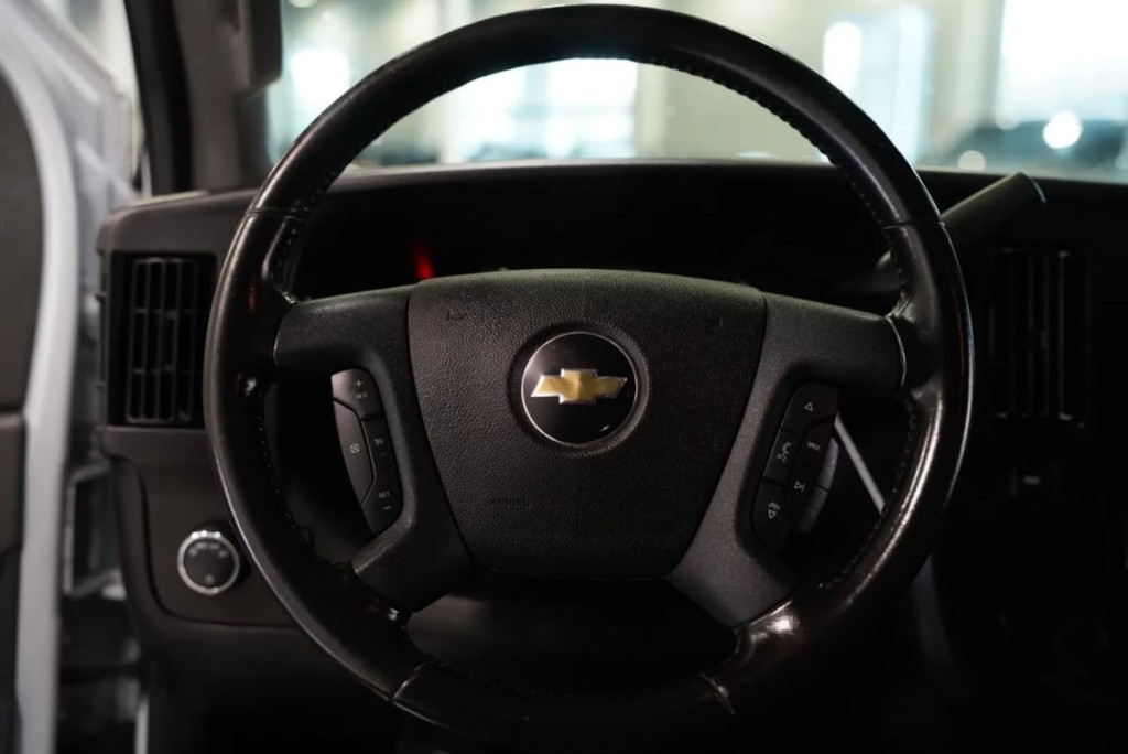 2020 Chevrolet Express Image 15
