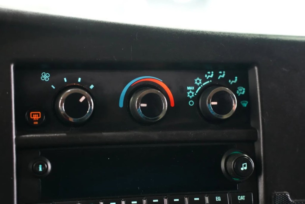 2020 Chevrolet Express Image 16