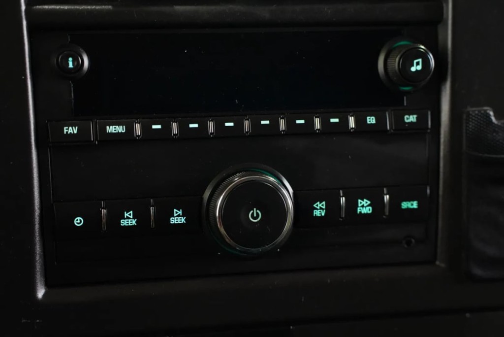 2020 Chevrolet Express Image 17