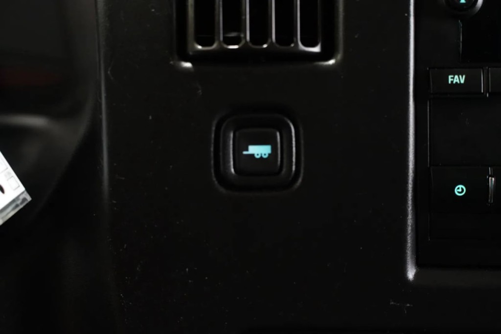 2020 Chevrolet Express Image 19