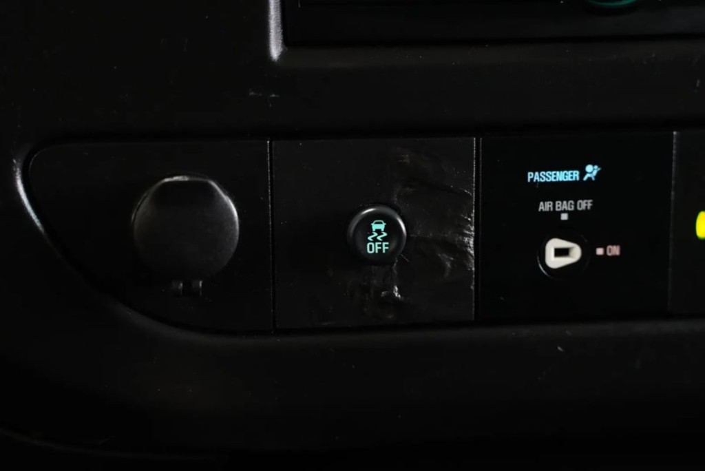 2020 Chevrolet Express Image 21