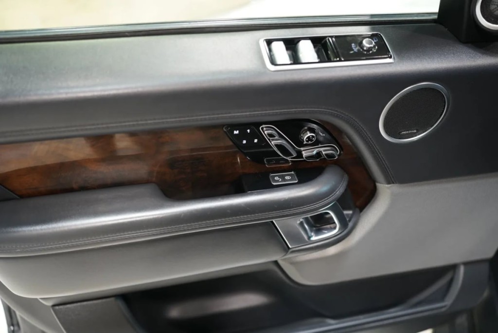 2018 Land Rover Range Rover Image 13