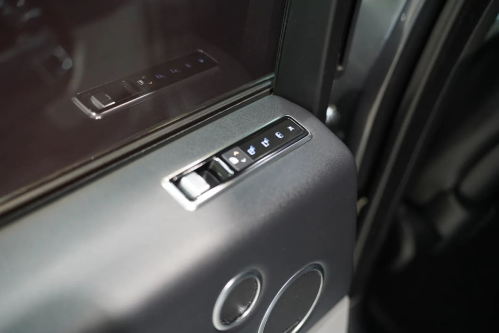 2018 Land Rover Range Rover Image 25