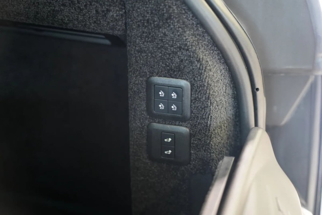 2018 Land Rover Range Rover Image 38
