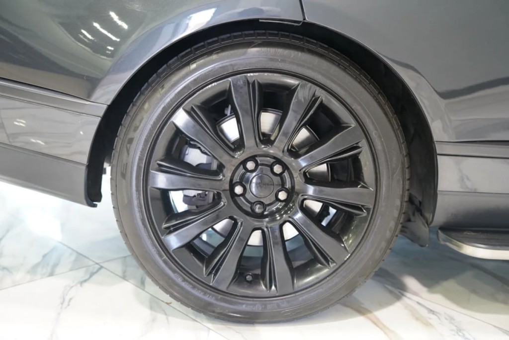 2018 Land Rover Range Rover Image 40