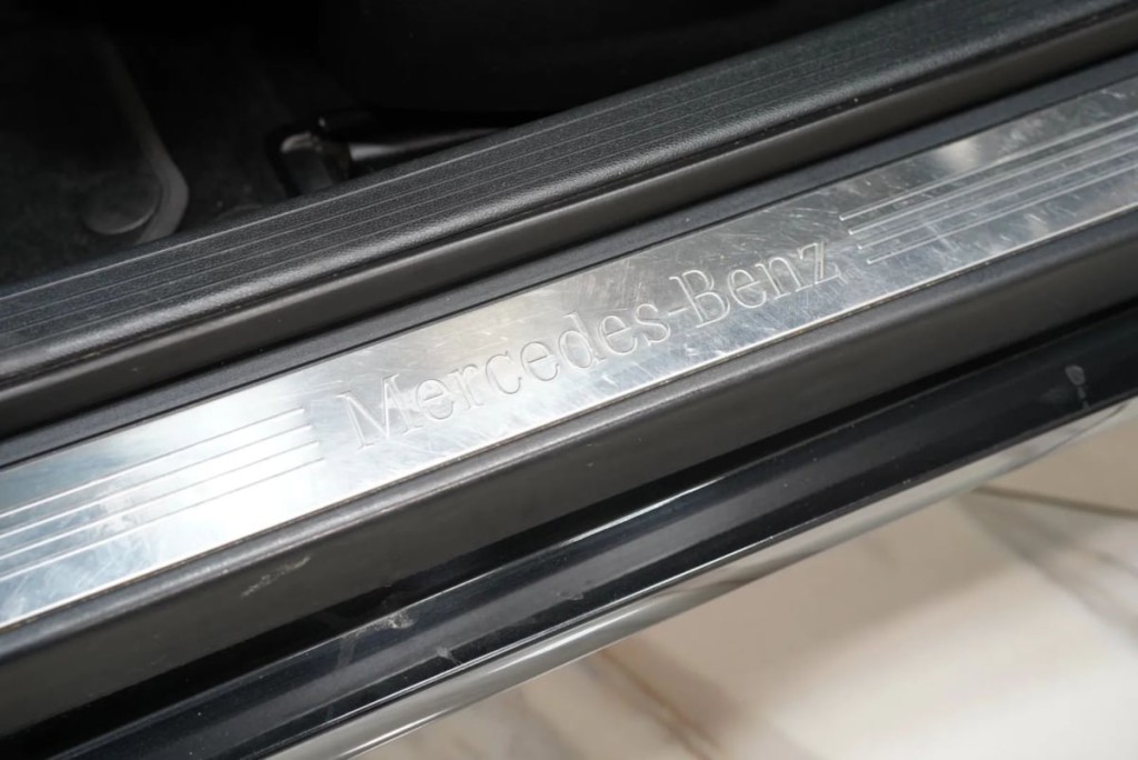 2010 Mercedes-Benz E-Class Image 5