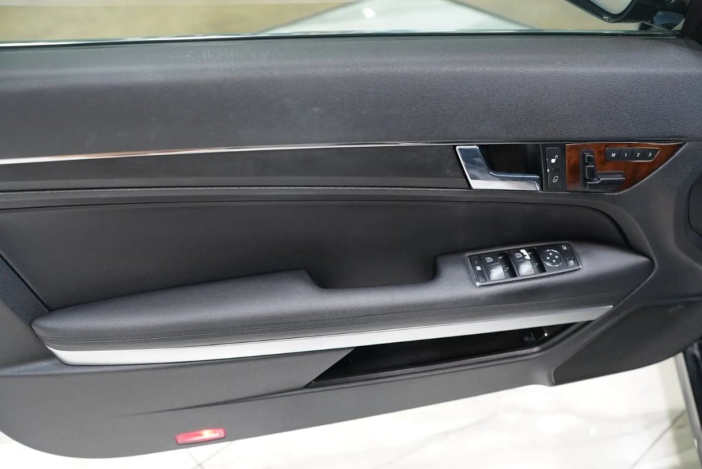 2010 Mercedes-Benz E-Class Image 10