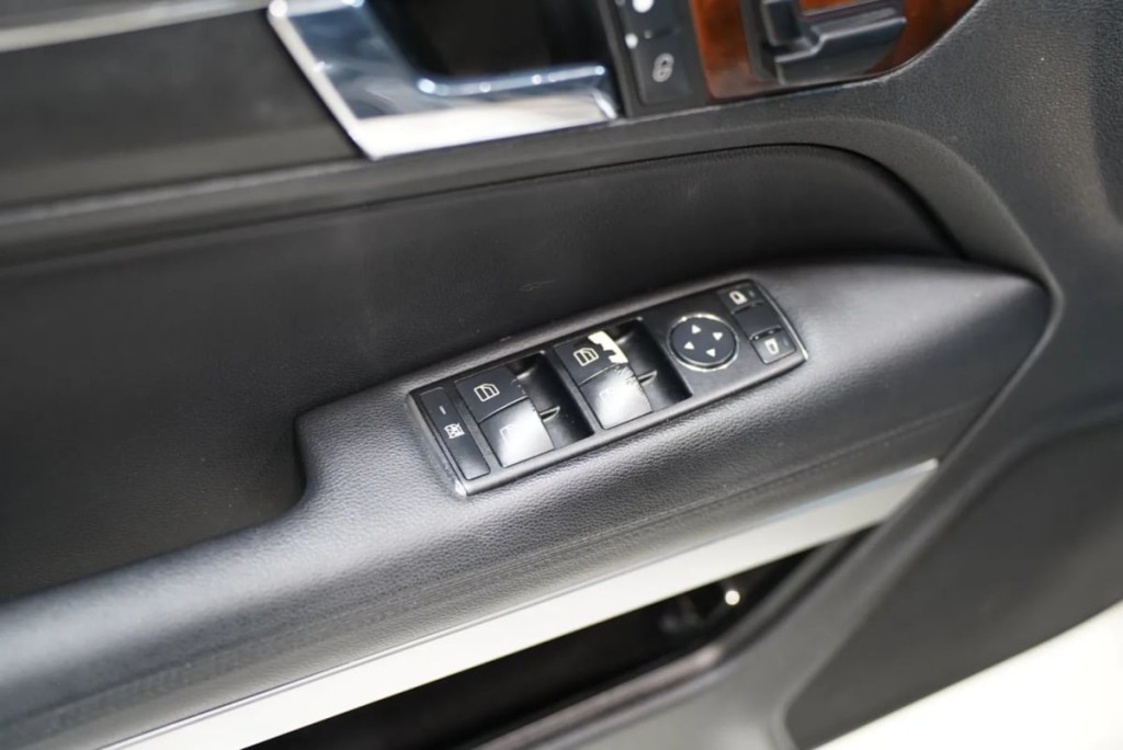 2010 Mercedes-Benz E-Class Image 11