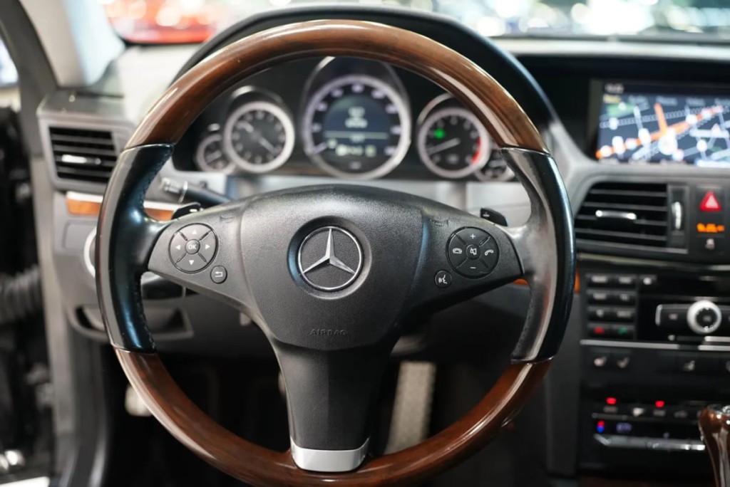 2010 Mercedes-Benz E-Class Image 17