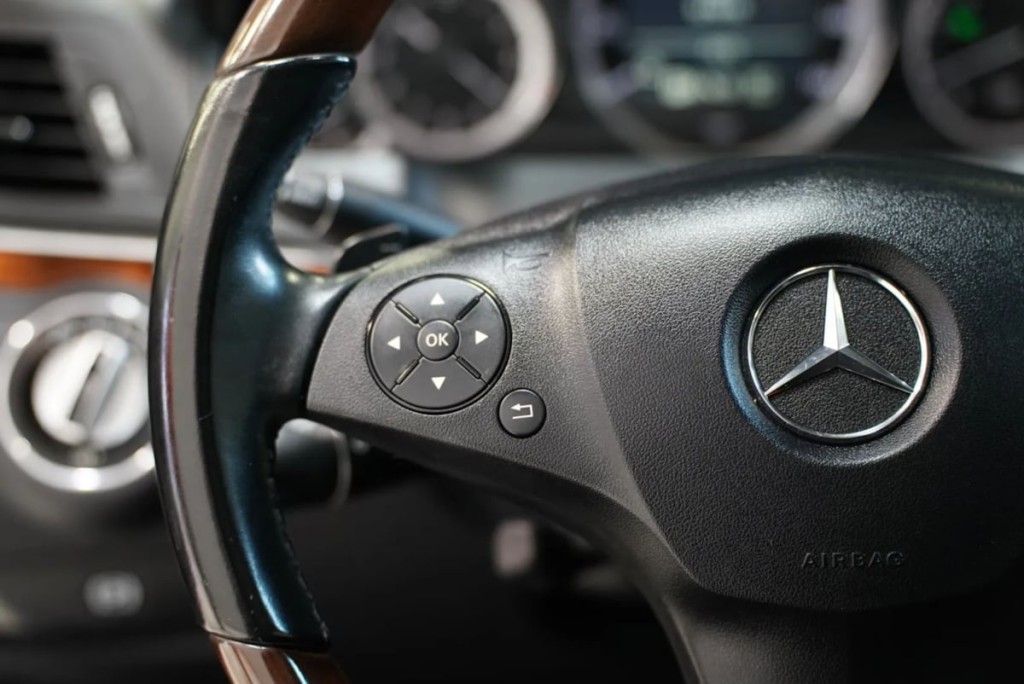 2010 Mercedes-Benz E-Class Image 18