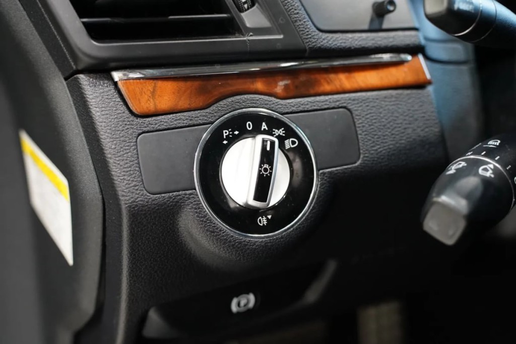 2010 Mercedes-Benz E-Class Image 20