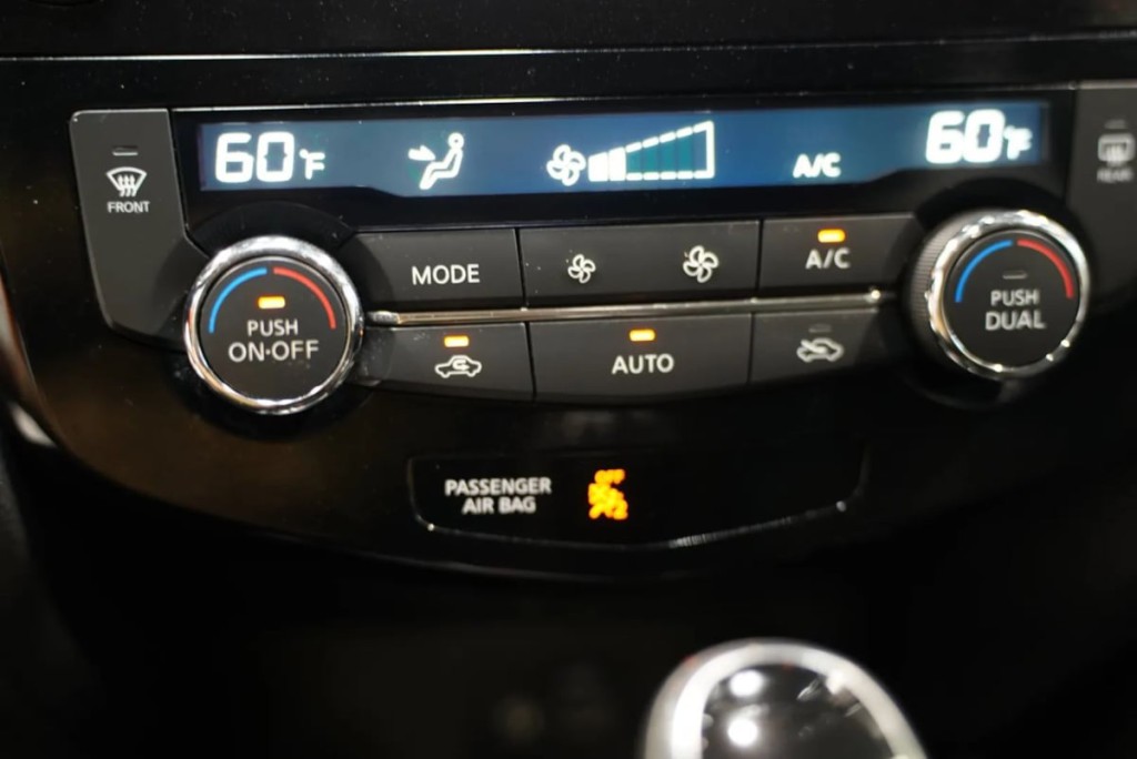 2010 Mercedes-Benz E-Class Image 21