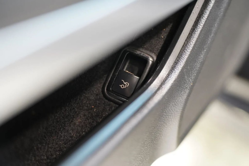 2010 Mercedes-Benz E-Class Image 24