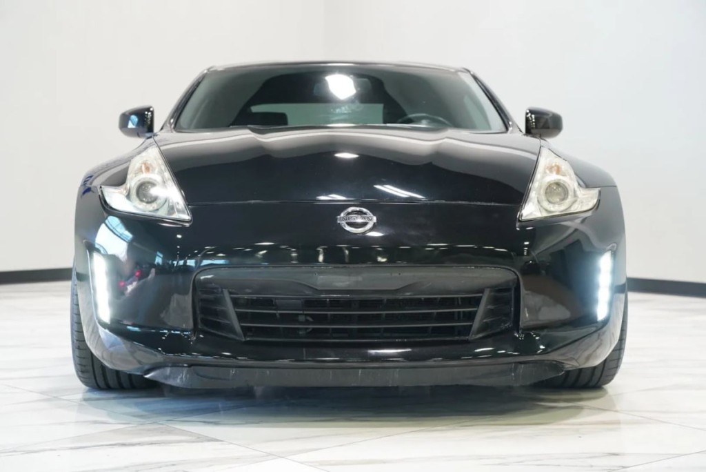 2014 Nissan 370Z Image 2