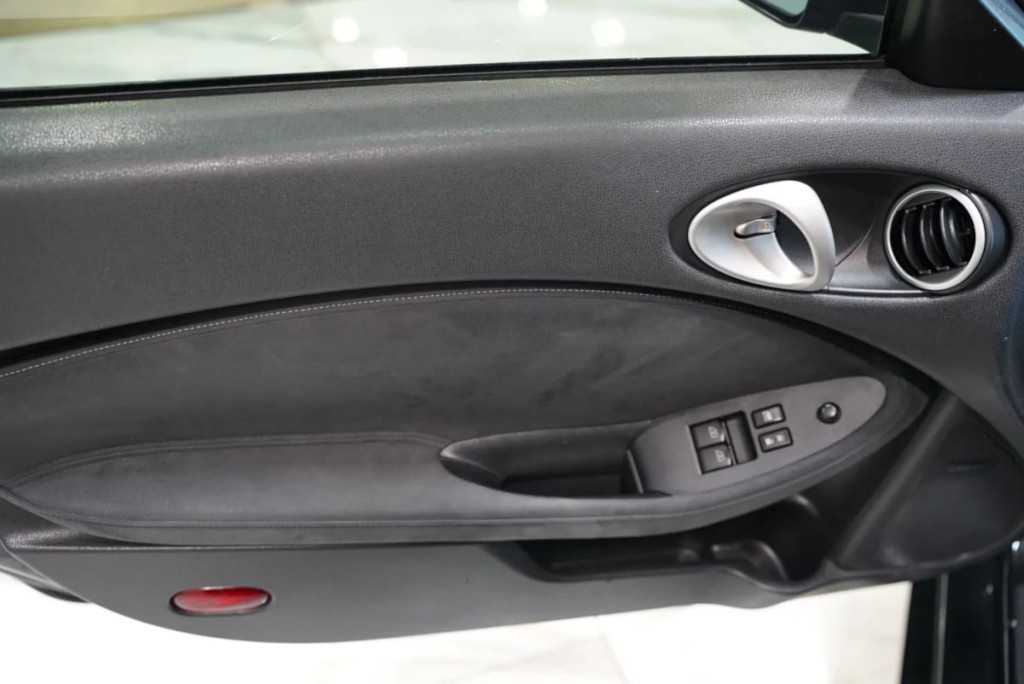 2014 Nissan 370Z Image 12