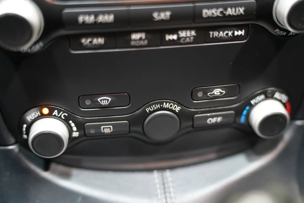 2014 Nissan 370Z Image 20