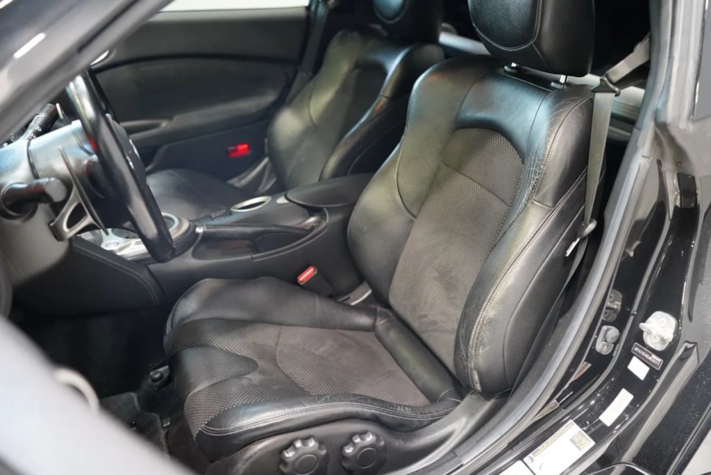 2014 Nissan 370Z Image 24