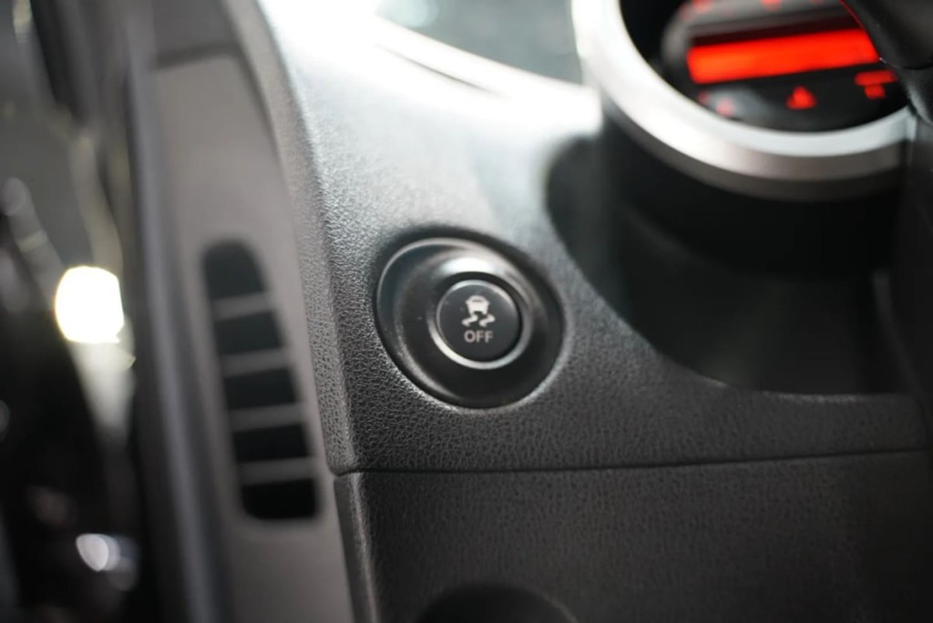 2014 Nissan 370Z Image 30