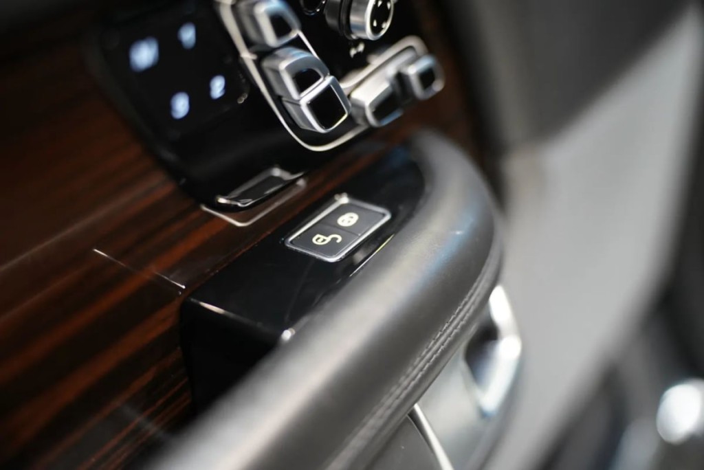 2021 Land Rover Range Rover Image 12