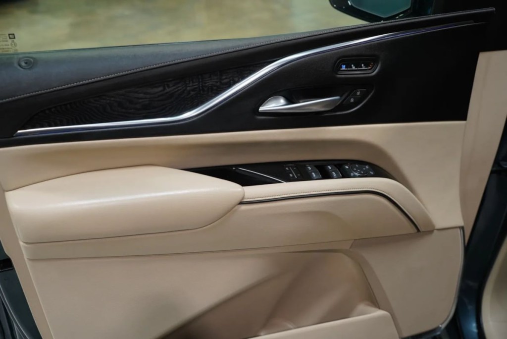 2021 Cadillac Escalade Image 17