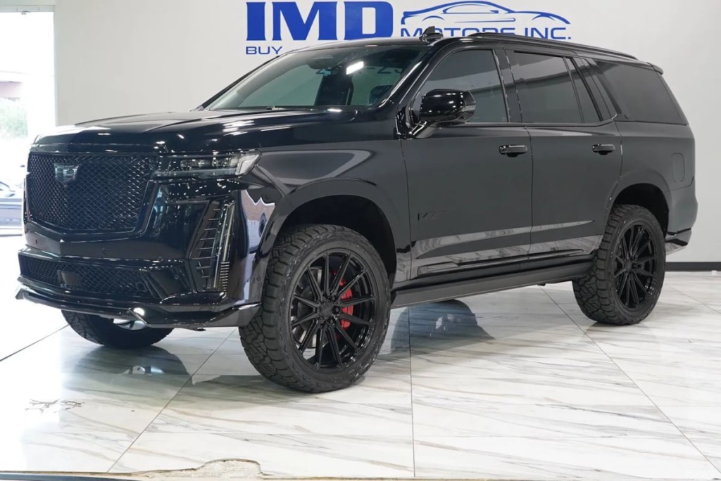 2023 Cadillac Escalade Image 1