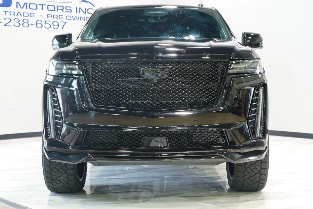 2023 Cadillac Escalade Image 2