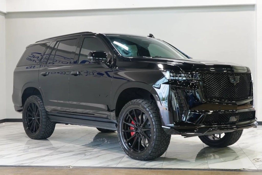 2023 Cadillac Escalade Image 3