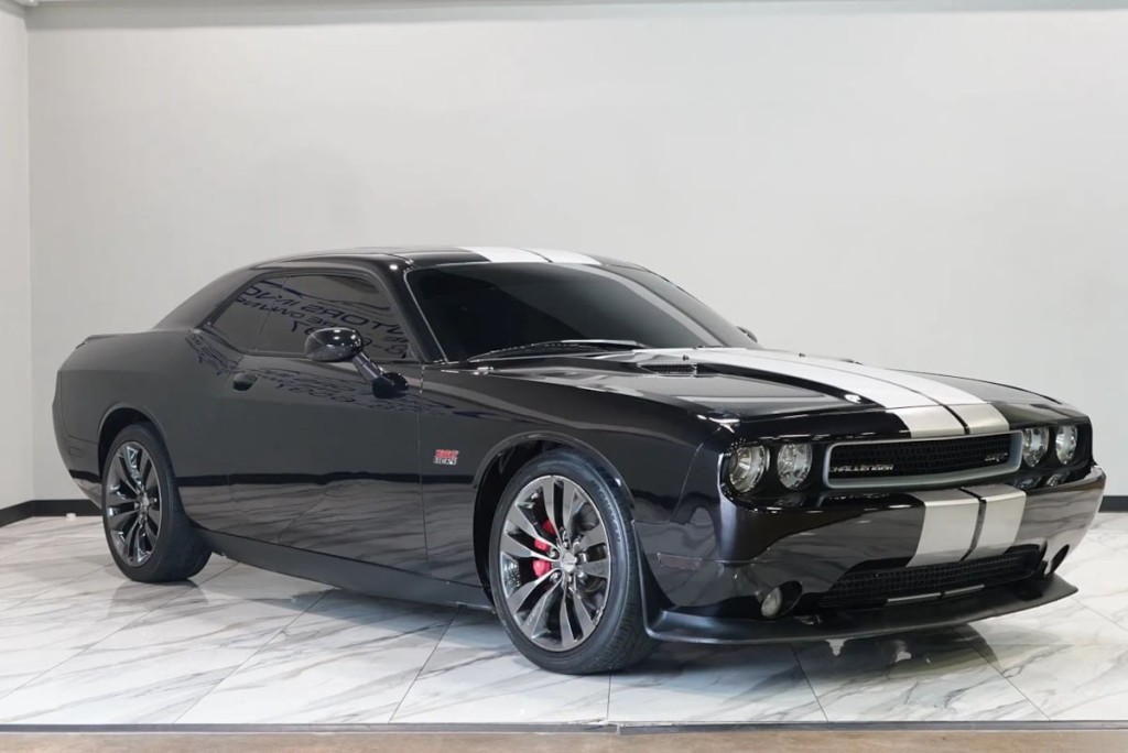 2013 Dodge Challenger Image 3
