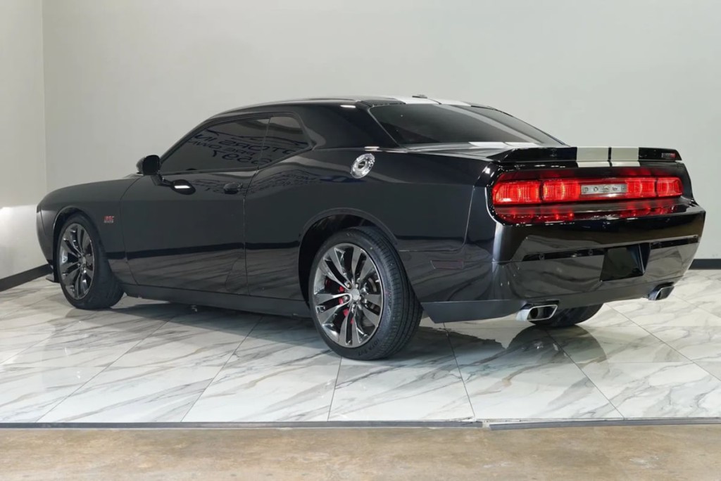 2013 Dodge Challenger Image 11