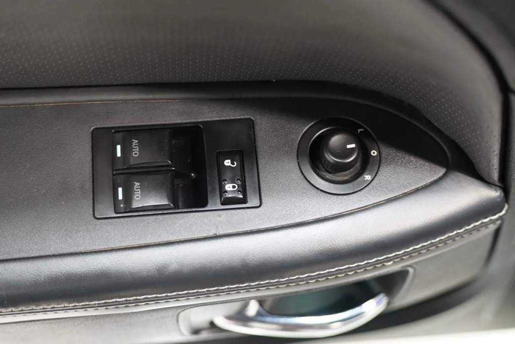 2013 Dodge Challenger Image 16