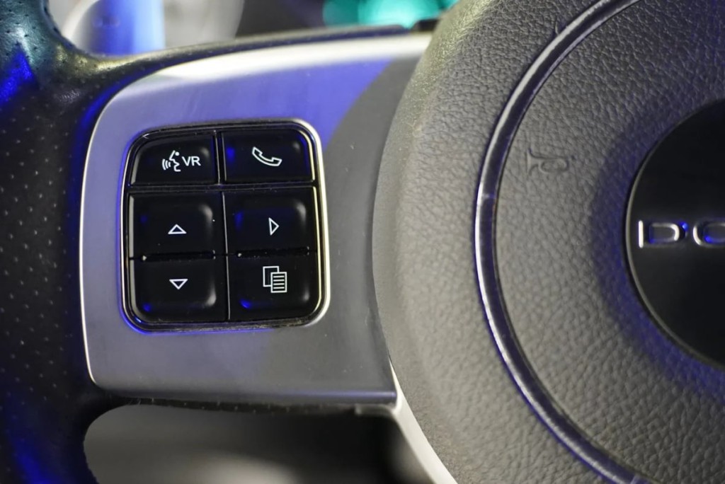 2013 Dodge Challenger Image 24