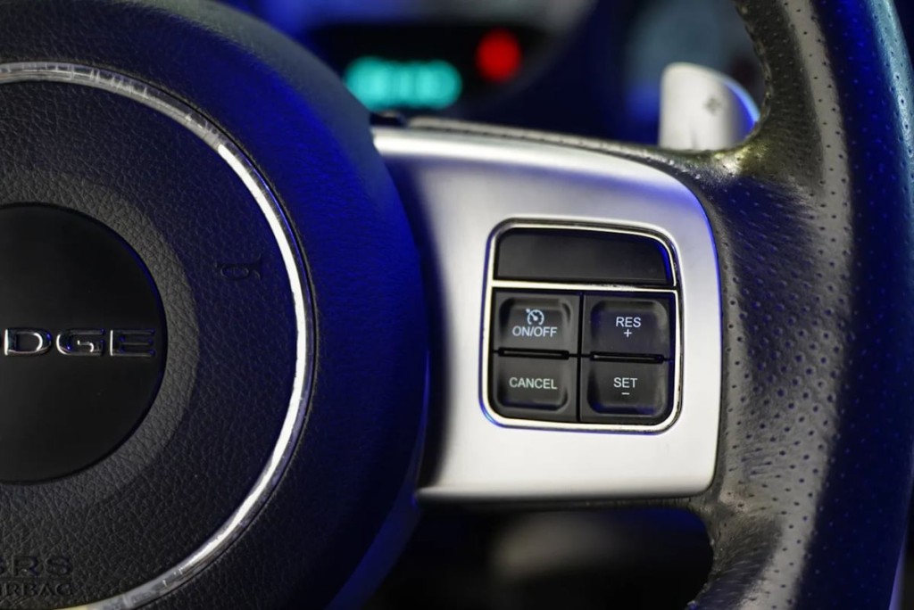 2013 Dodge Challenger Image 25