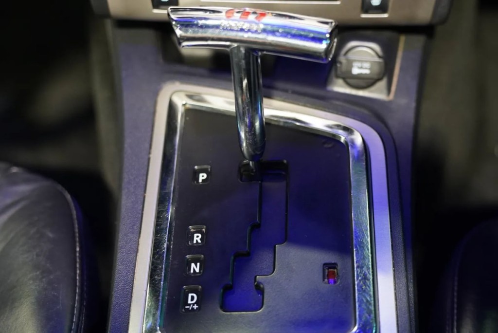 2013 Dodge Challenger Image 28