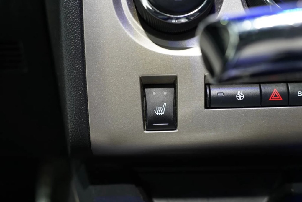 2013 Dodge Challenger Image 29